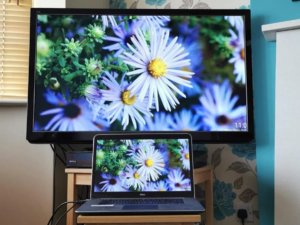 Pieslēgt datoru pie TV ar HDMI vadu