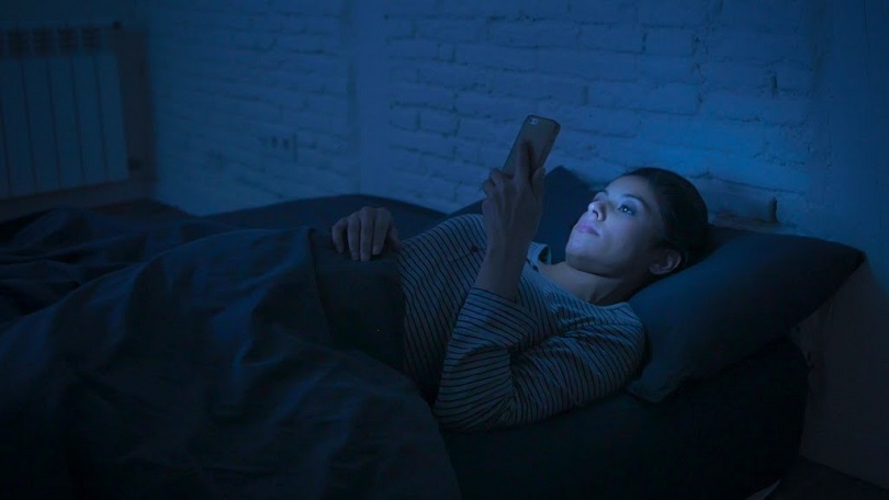 vai nakts režīms uzlabo miega kvalitāti?