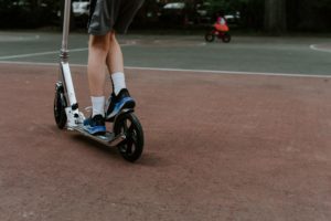 Noteikumi, kas jāievēro, braucot ar elektrisko skrejriteni