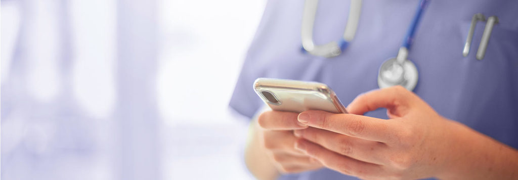 “Tele2” medicīnas darbiniekiem trīs mēnešu garumā nodrošinās bezmaksas mobilos sakarus
